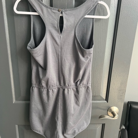 Ellie and Kate Gray romper with pockets tie waist Medium very comfortable soft - Picture 2 of 4